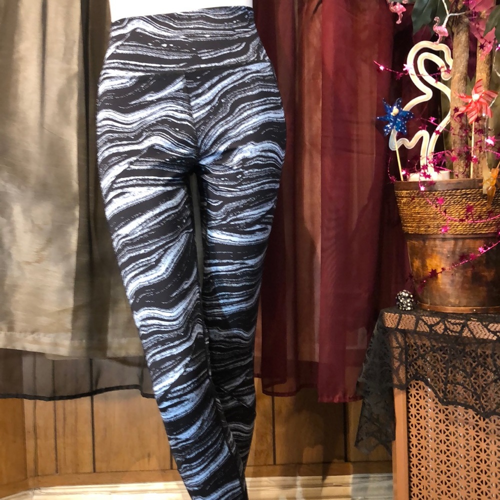 ~•SOLD•~ADIDAS WANDERLUST TIGHTS BLACK & GLOW BLUE - Picture 7 of 8